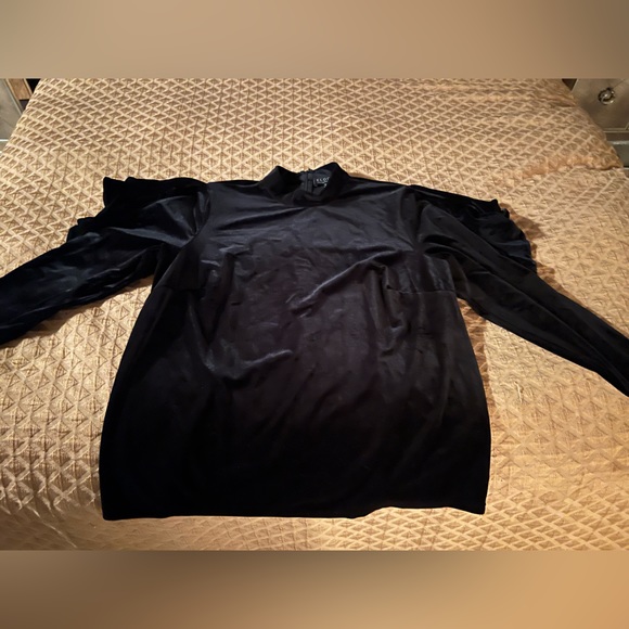 Black velvet top - Picture 1 of 3